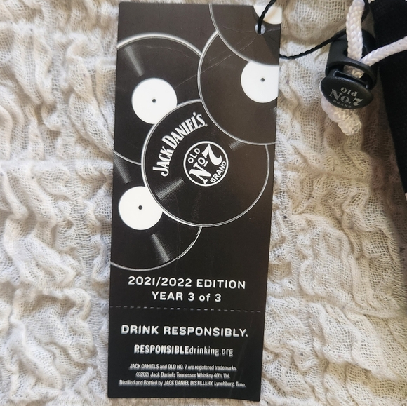 Jack Daniel's Vinyl Record Pattern 1.75 Liter Cinch Sack Bag With Strap - Picture 6 of 6